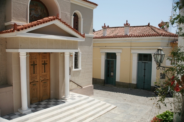 Poros Island - Traditional buildings on the way to the clock-tower